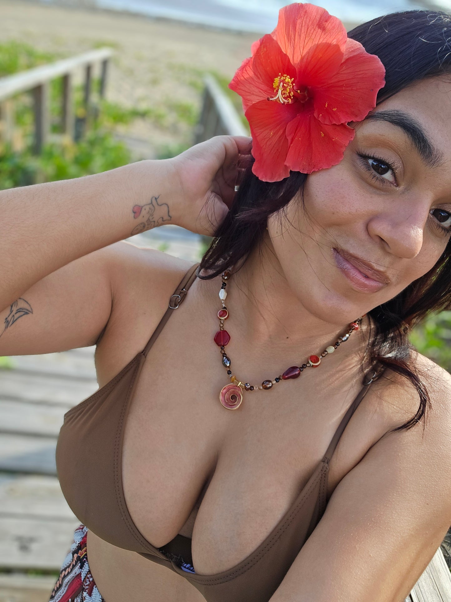 Collar de piedras con espiral