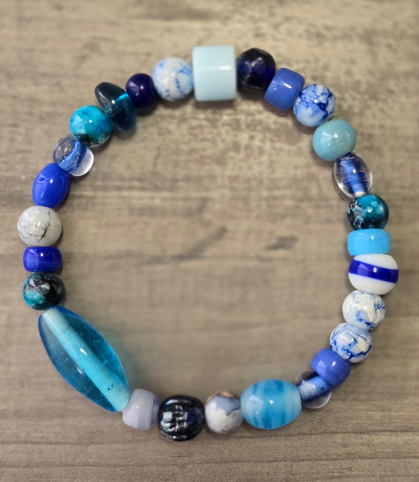 Pulsera en piedras de cristal azul claro